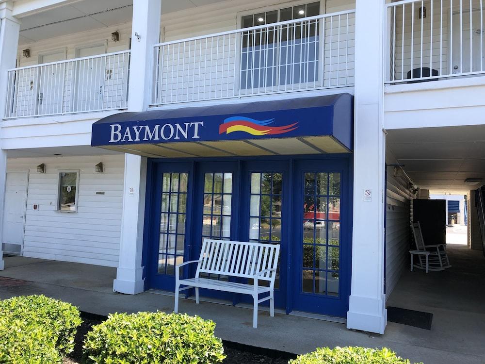 Baymont By Wyndham Greenwood Exterior photo