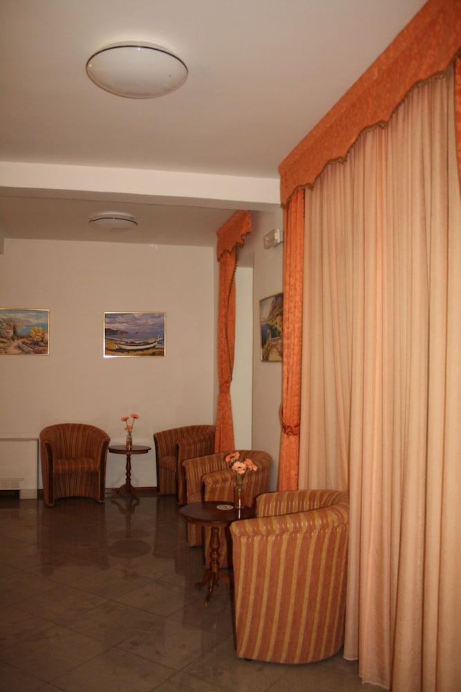 Hotel Danica Petrovac Exterior photo
