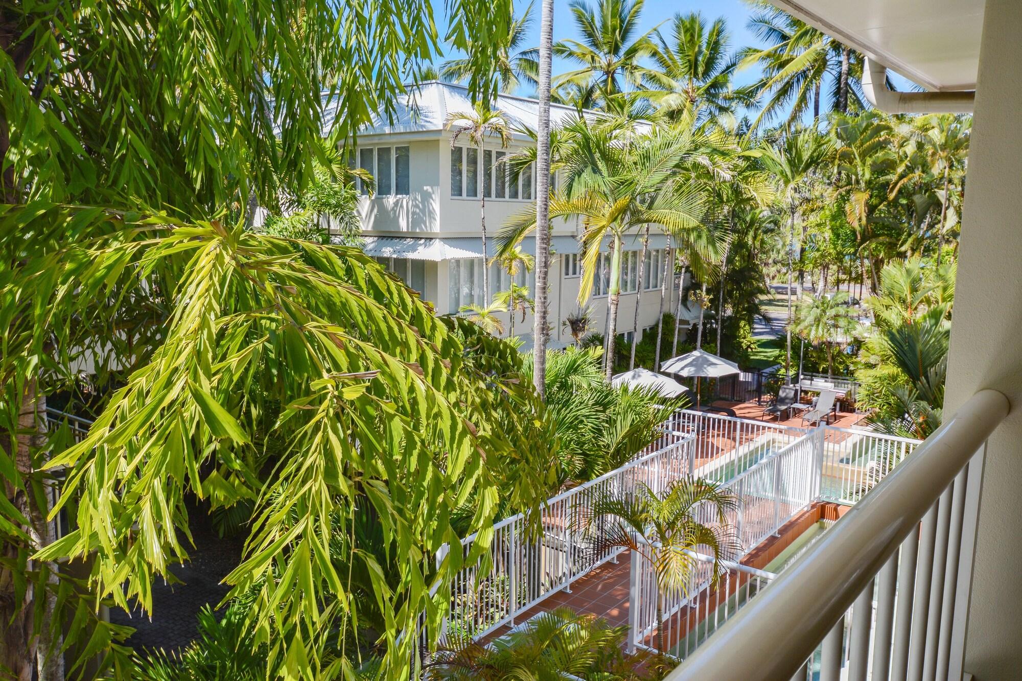 Balboa Apartments Port Douglas Exterior photo