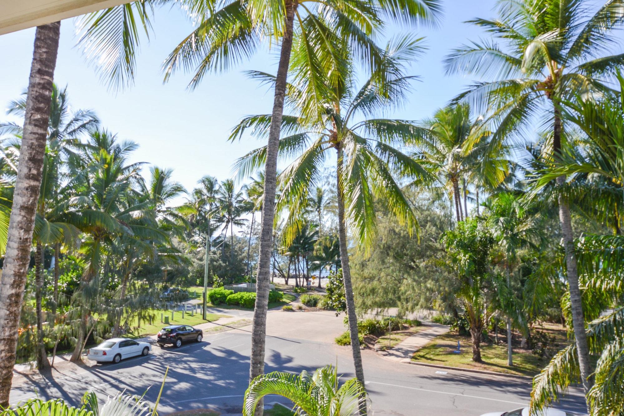 Balboa Apartments Port Douglas Exterior photo