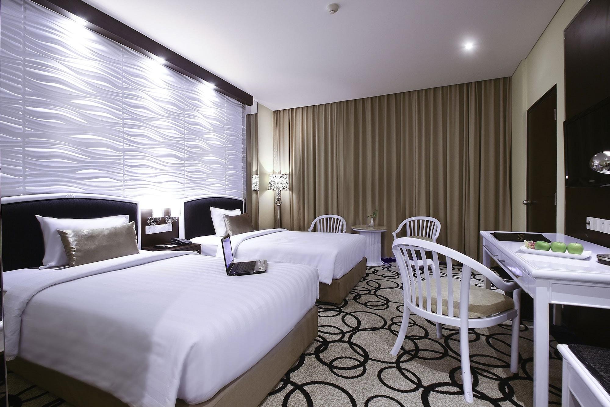 Hotel New Saphir Yogyakarta Exterior photo