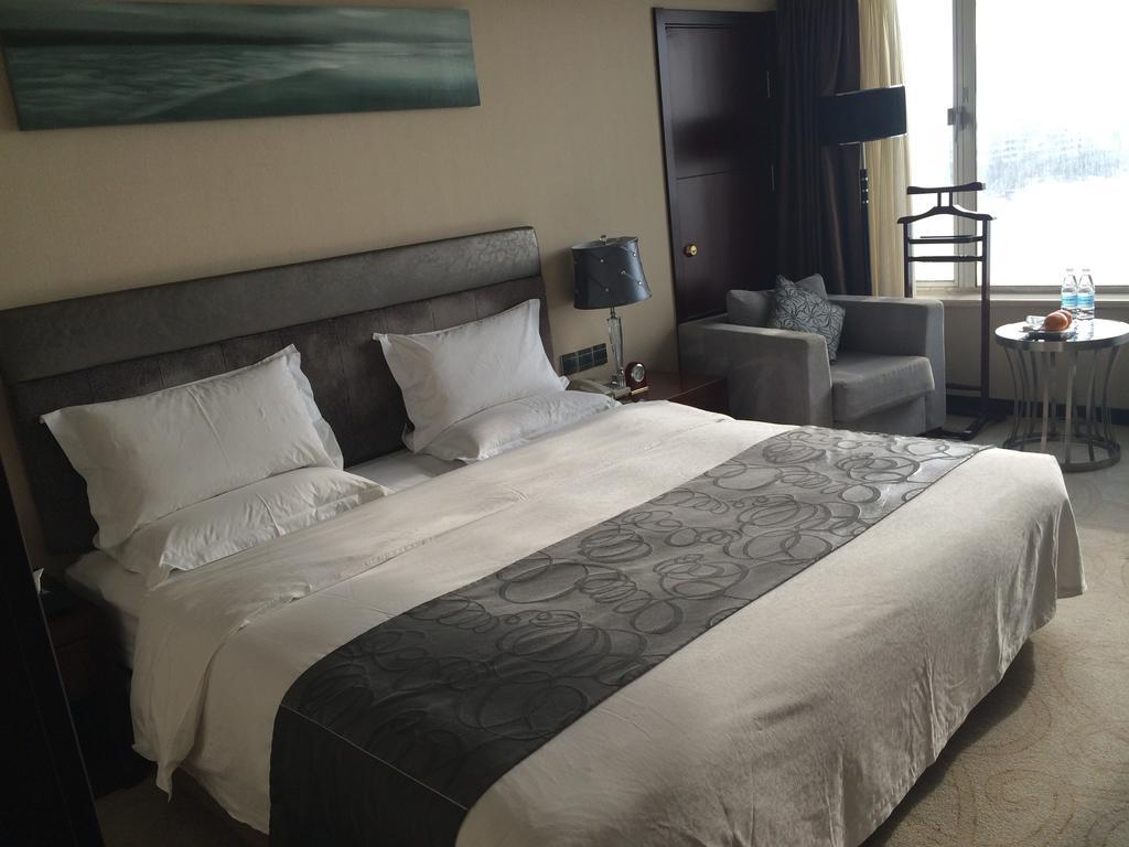 Weihai Golden Bay International Hotel Room photo