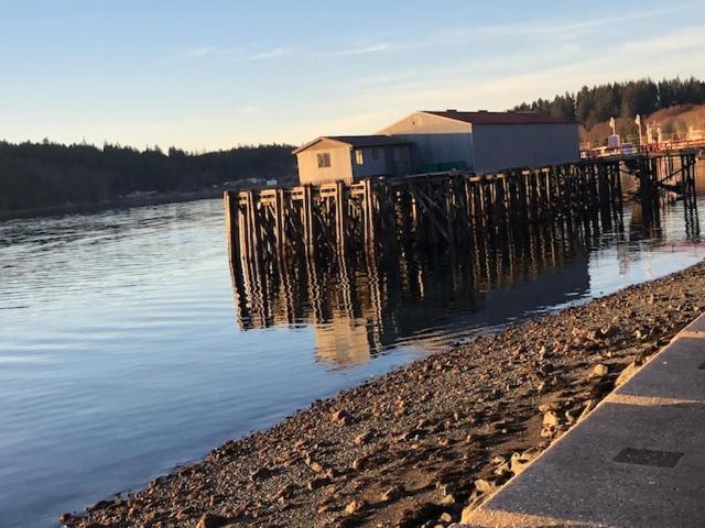 Alert Bay Lodge Exterior photo