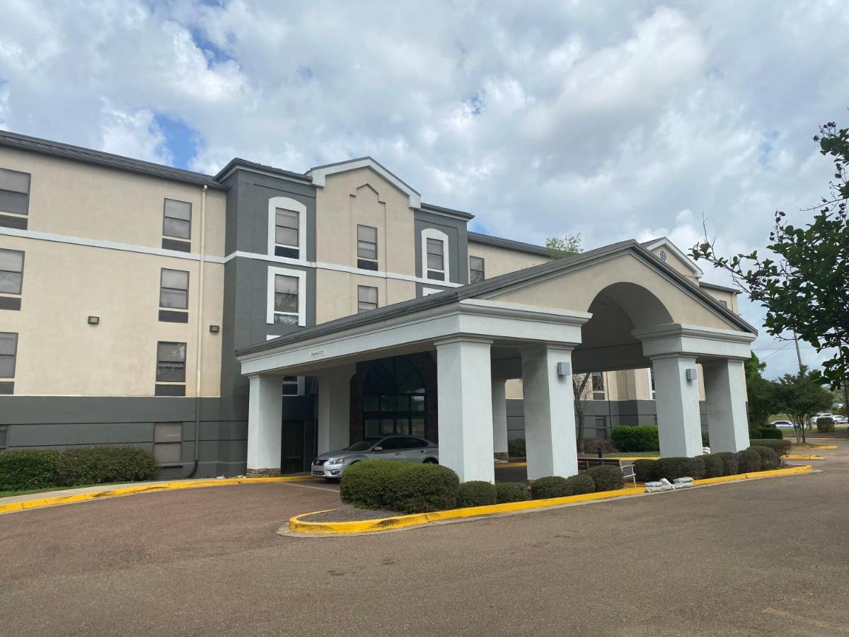 Wingate By Wyndham Jackson Ridgeland Hotel Exterior photo