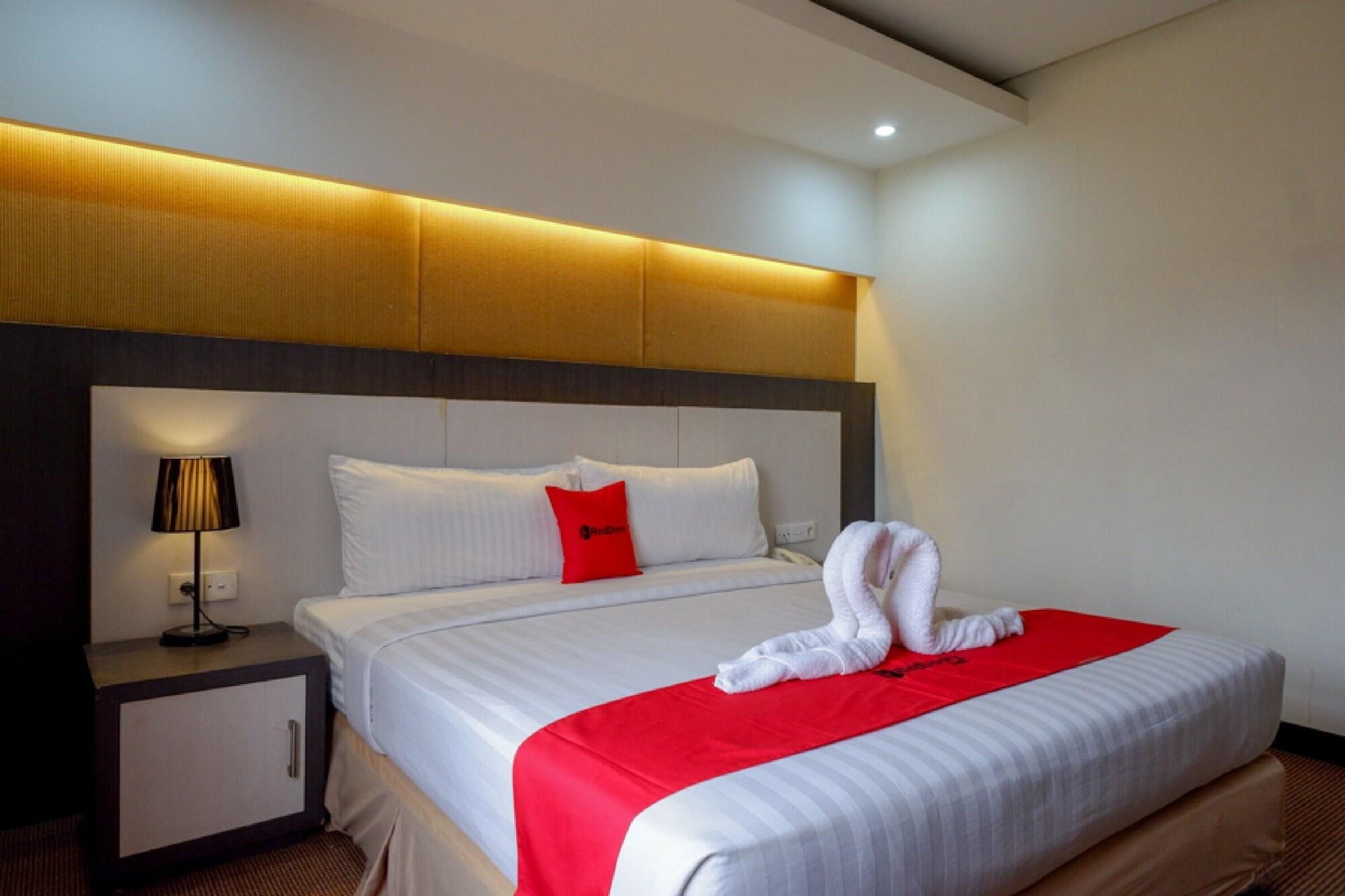 Reddoorz Plus Near Hotel Benua Kendari Exterior photo