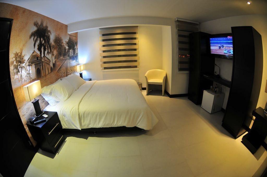 Aw Hotel Puerta De San Antonio Cali Room photo