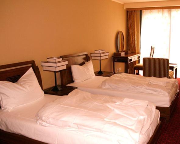 Halong Hotel Berlin Room photo