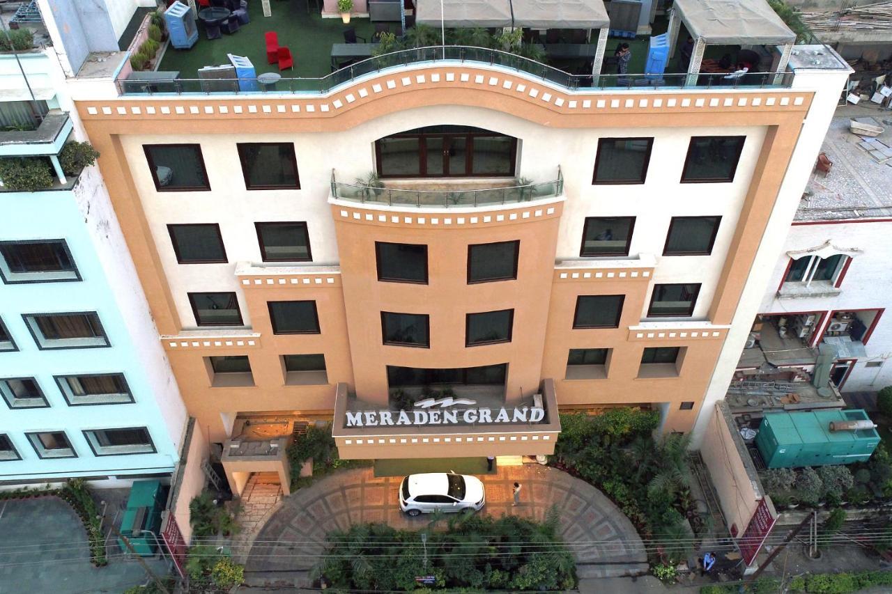 Hotel Meraden Grand Varanasi Exterior photo
