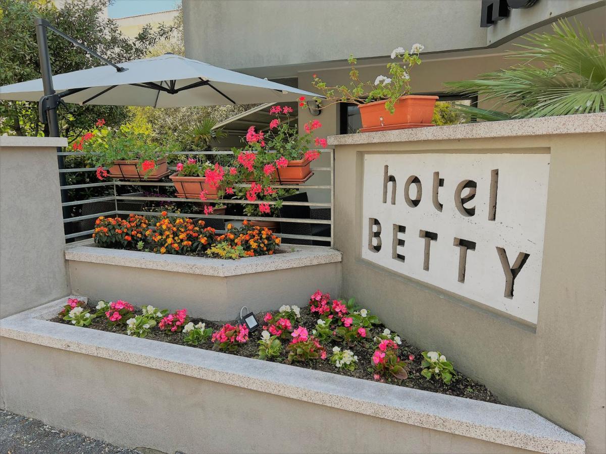 Hotel Betty Rimini Exterior photo