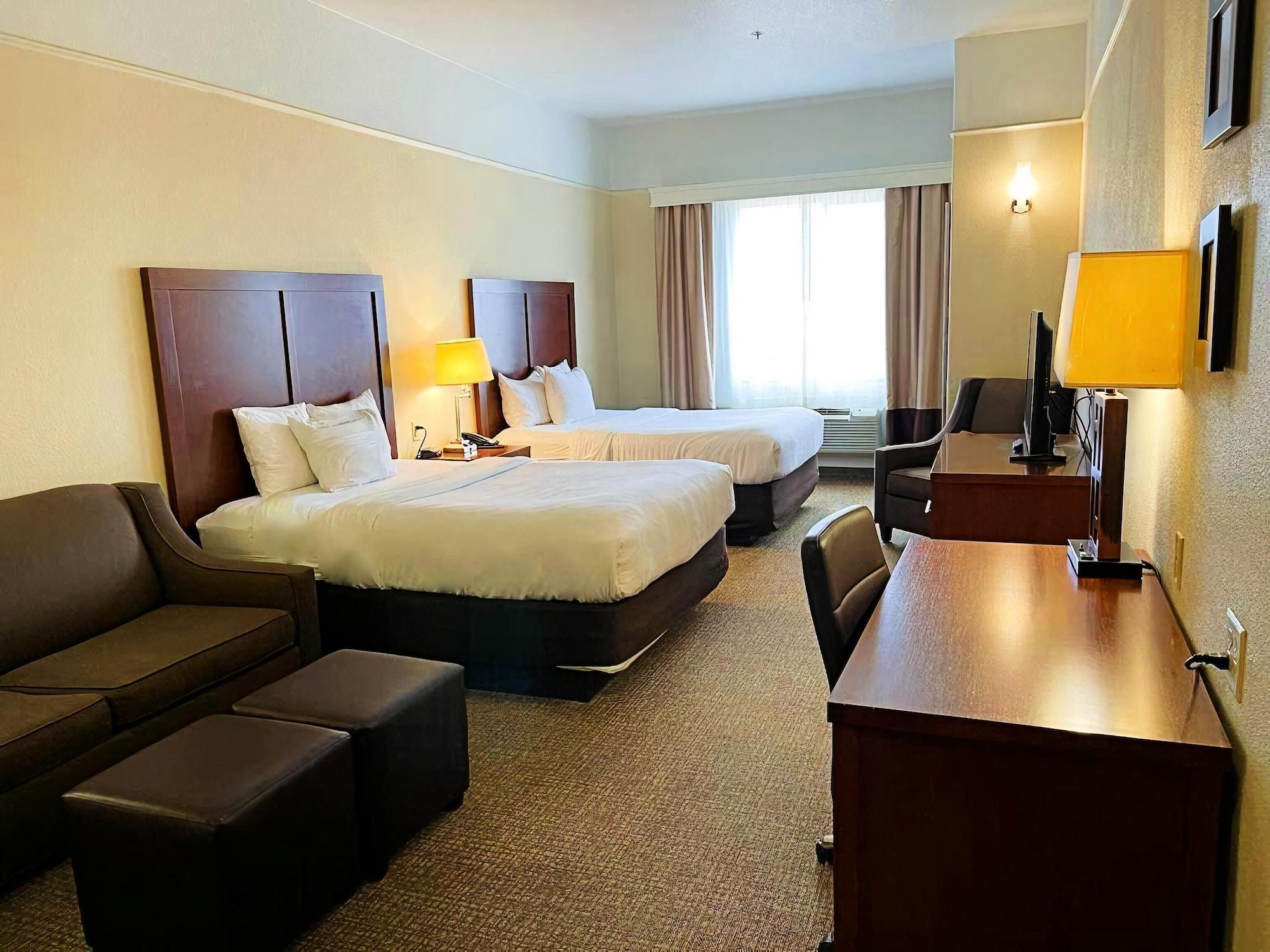 Comfort Inn And Suites Odessa Exterior photo