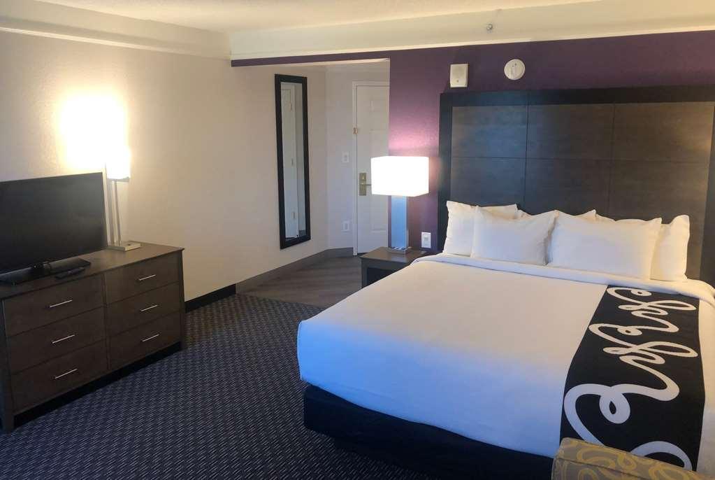 La Quinta Inn & Suites By Wyndham Panama City Room photo