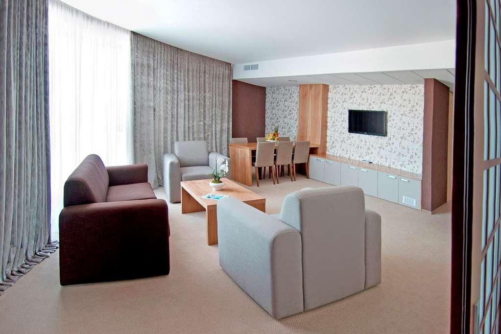Ovis Hotel Kharkiv Room photo