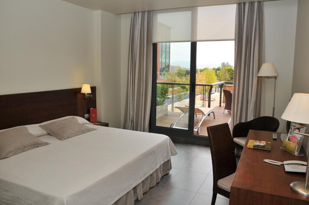 Hotel Barcelona Golf Resort 4 Sup Sant Esteve Sesrovires Room photo