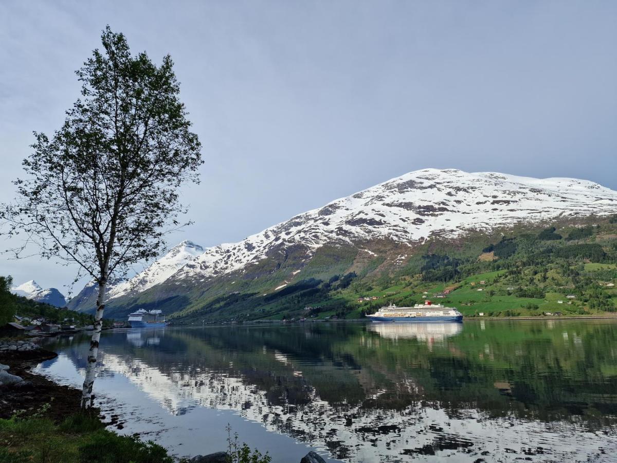 Olden Fjordhotel Exterior photo