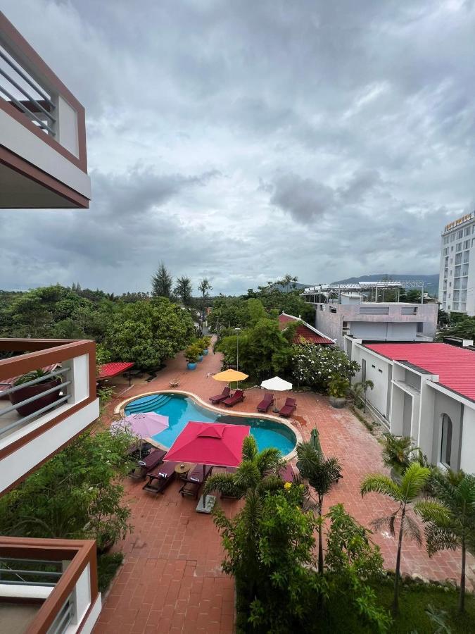 The Moon Kampot Boutique Hotel Exterior photo