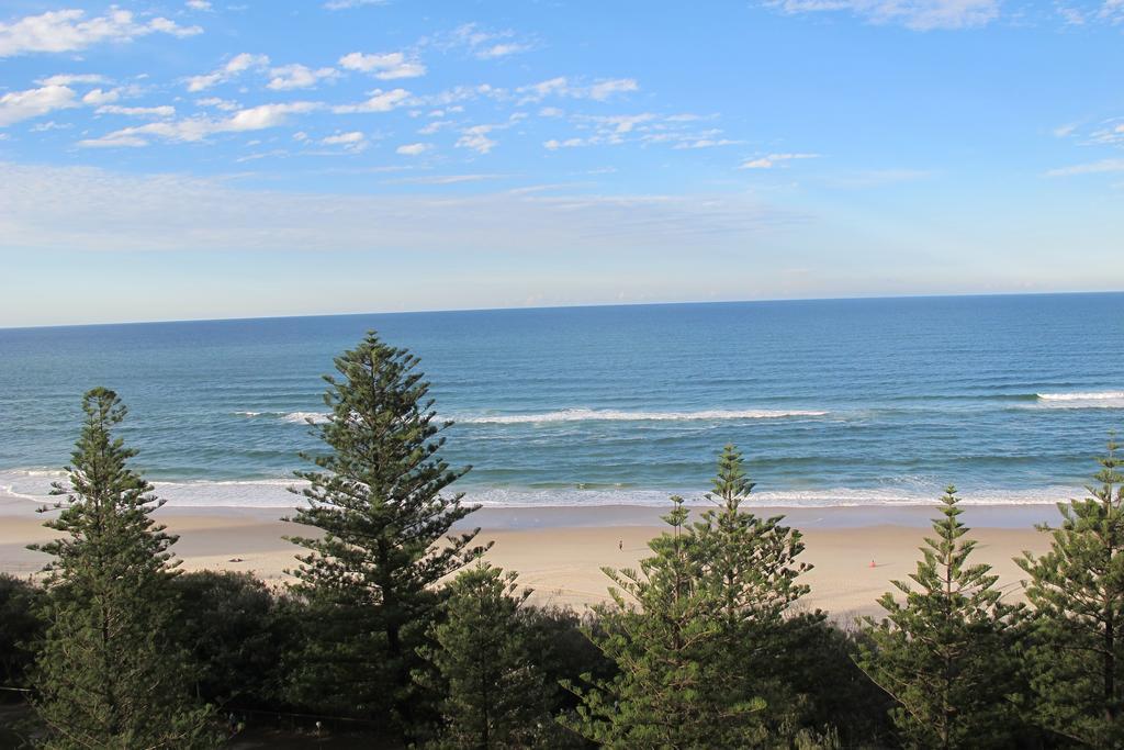 Pacific Regis Beachfront Holiday Apartments Gold Coast Exterior photo