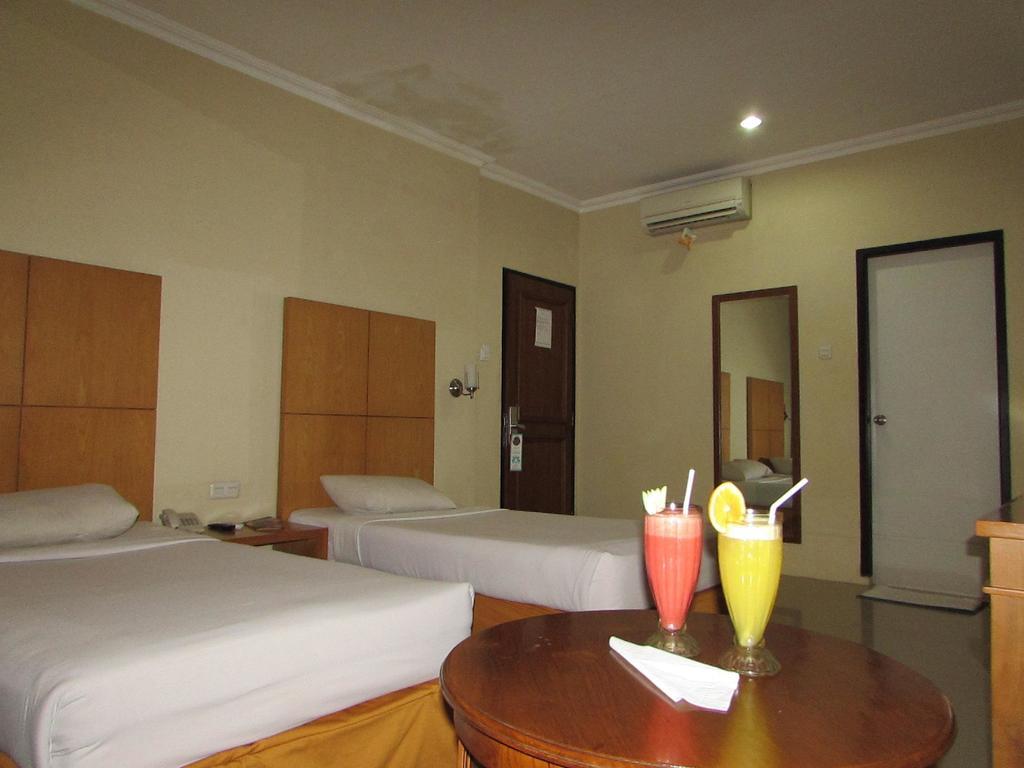 Hotel Wisata Palembang Exterior photo