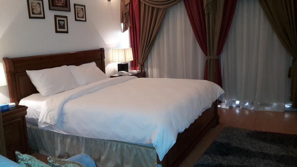 New Park Hotel Kuwait City Room photo