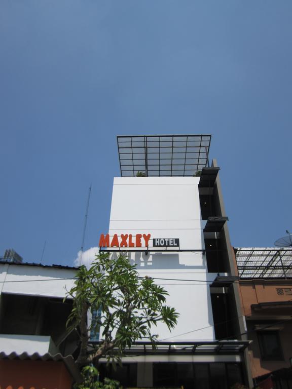 Maxley Hotel Jakarta Exterior photo