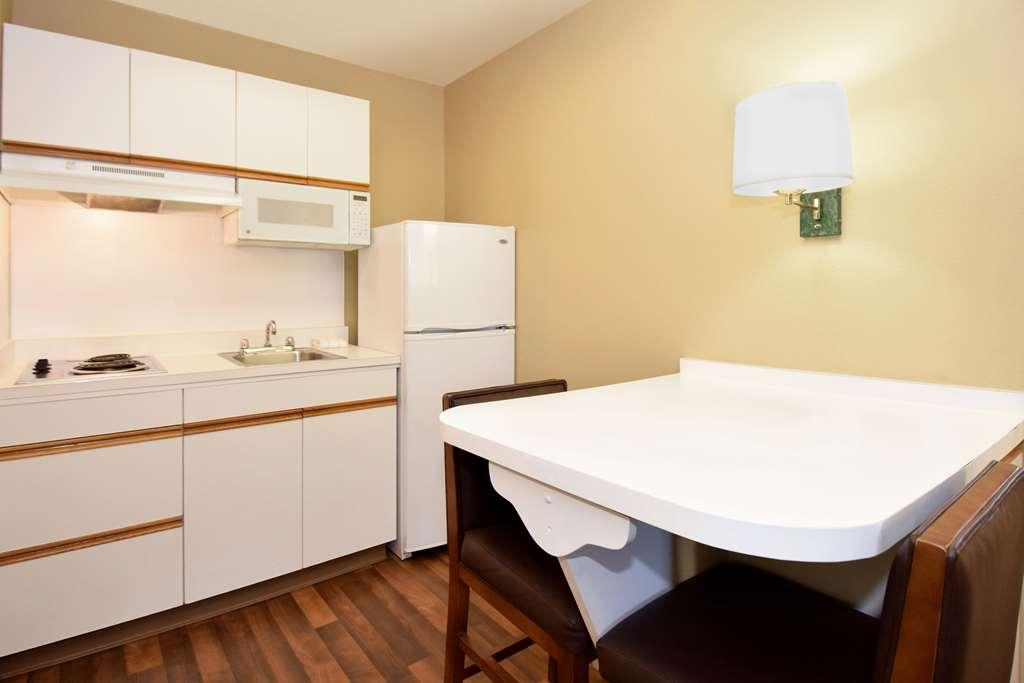 Extended Stay America Select Suites - Tampa - Brandon Room photo