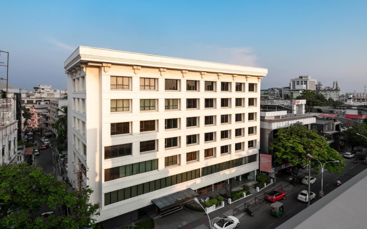 The Avenue Regent Hotel Kochi Exterior photo
