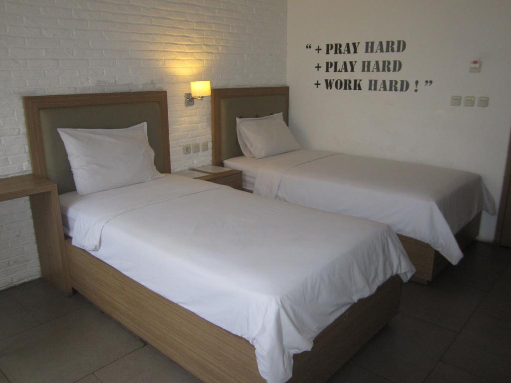 Maxley Hotel Jakarta Room photo