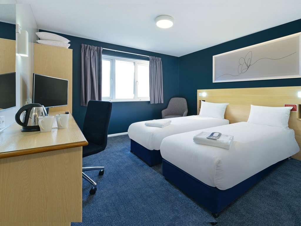 Travelodge Portsmouth Hotel Room photo