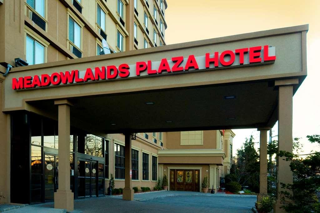 Meadowlands Plaza Hotel Secaucus Exterior photo
