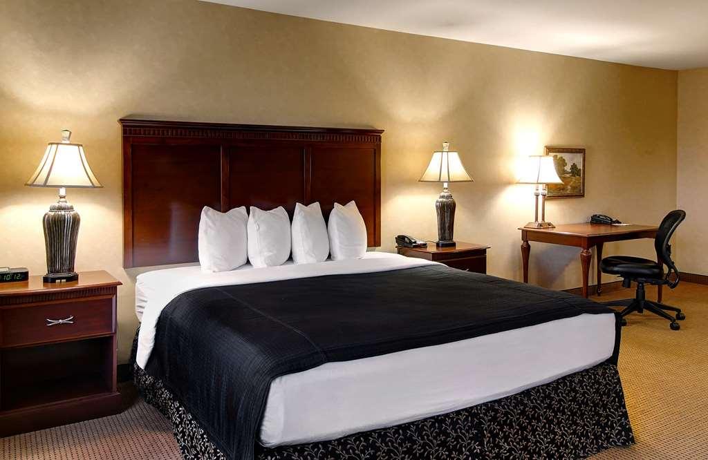 Grand Hotel At Bridgeport Tigard Room photo