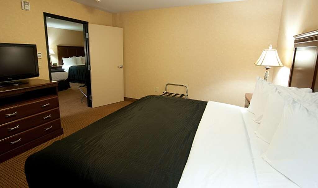 Grand Hotel At Bridgeport Tigard Room photo