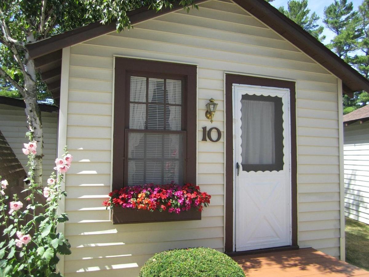 Beach House Lakeside Cottages Mackinaw City Exterior photo