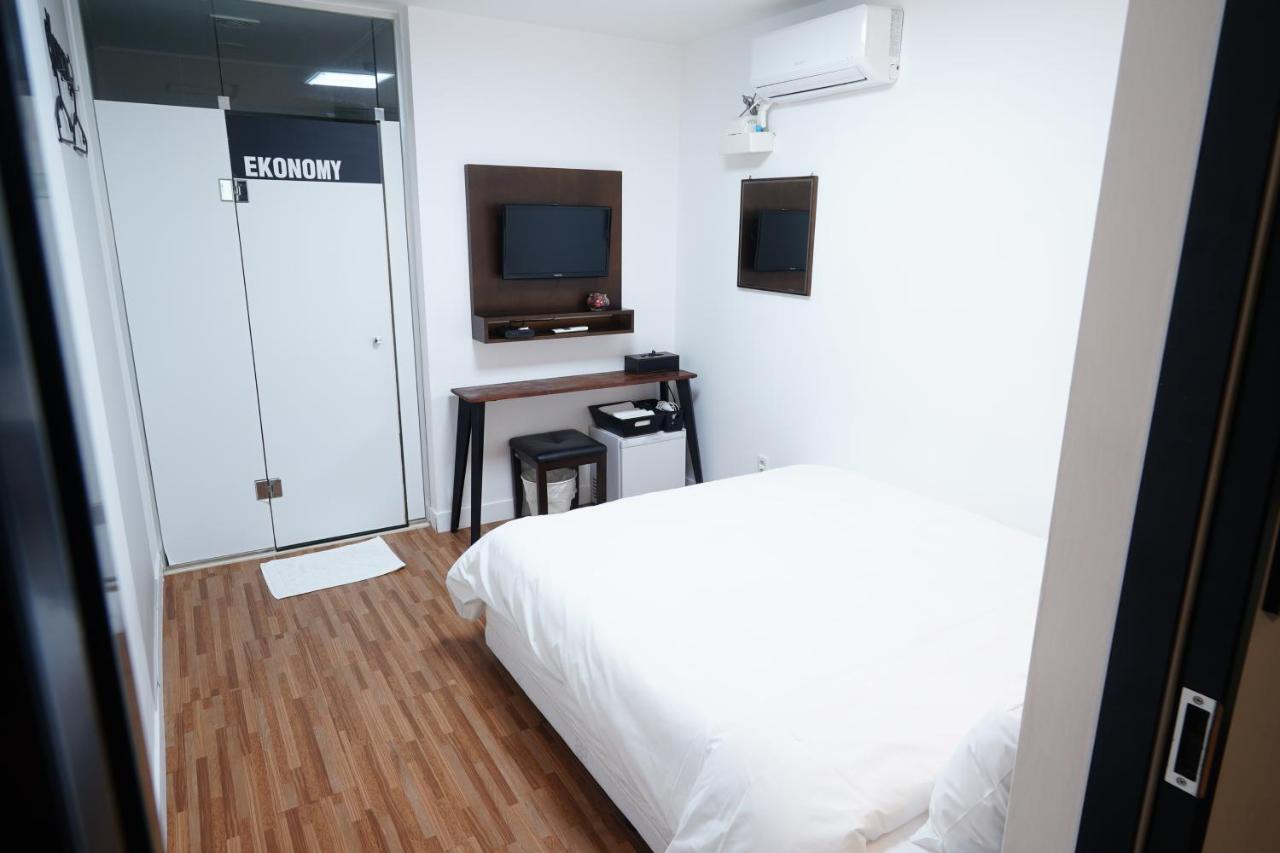 Ekonomy Haeundae Hostel Busan Exterior photo