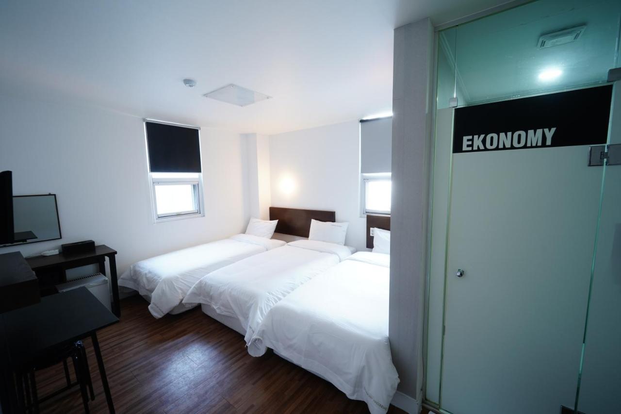 Ekonomy Haeundae Hostel Busan Exterior photo