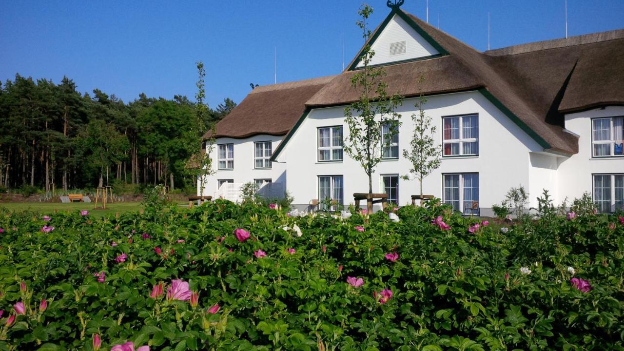 Friesenhof Hotel-Restaurant-Reitanlage Trassenheide Exterior photo