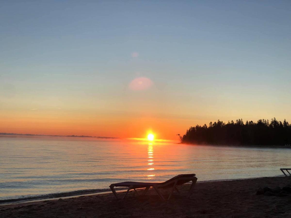 Beach House Lakeside Cottages Mackinaw City Exterior photo