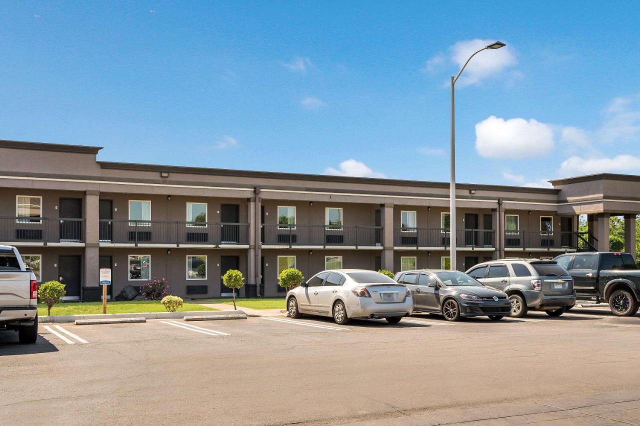 Clarion Inn & Suites Russellville I-40 Exterior photo