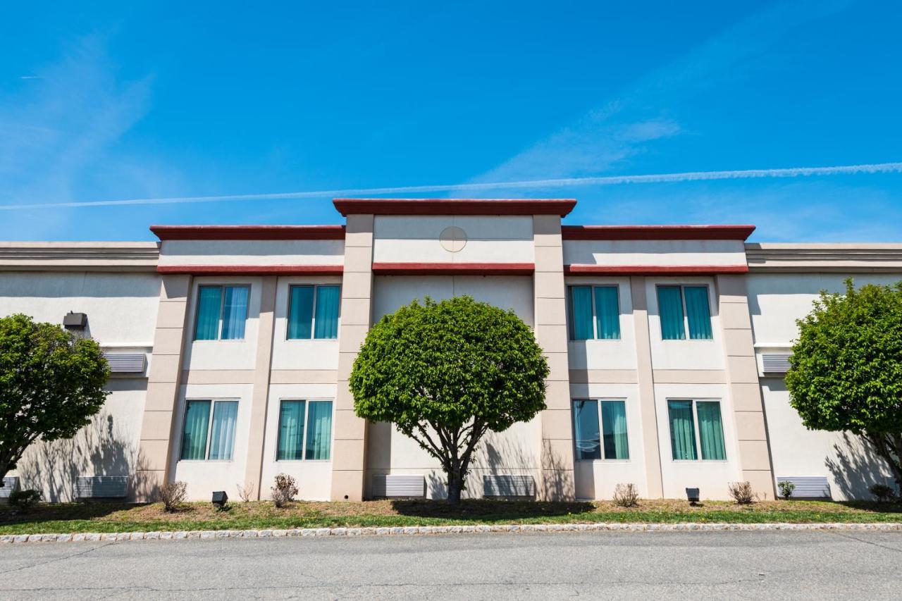 Garden Executive Hotel South Plainfield Exterior photo