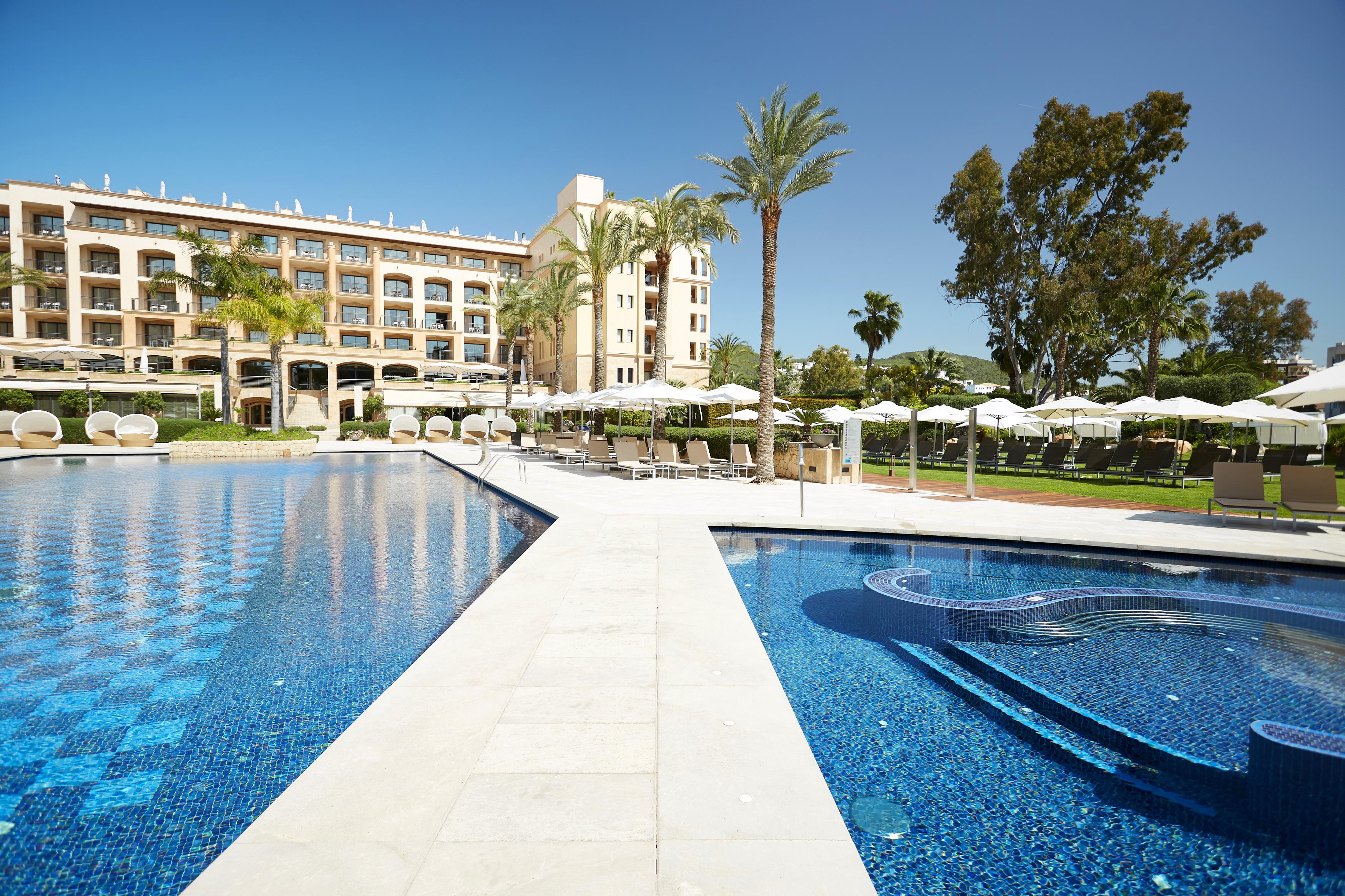 Insotel Fenicia Prestige Suites & Spa Santa Eularia des Riu Exterior photo