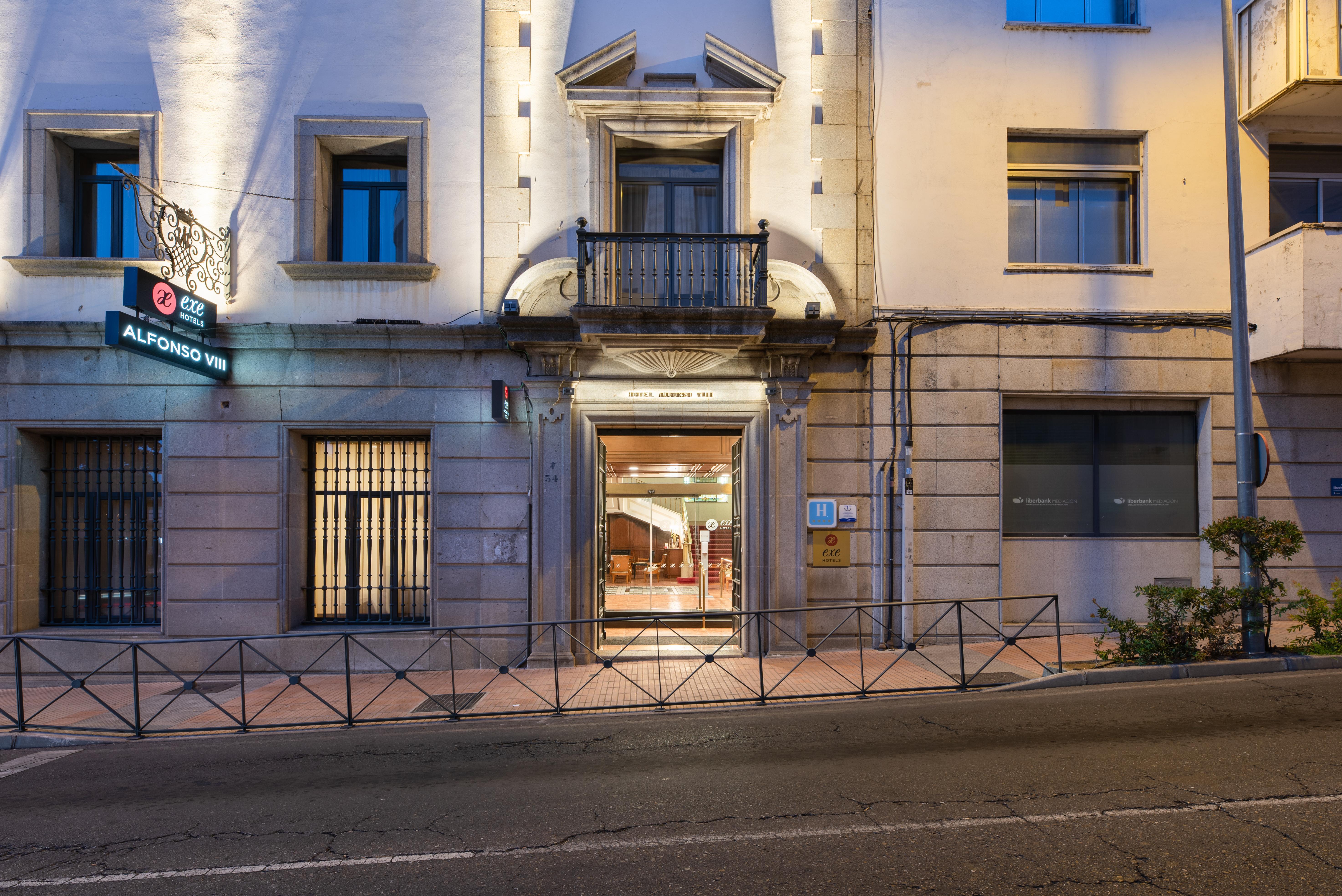 Exe Alfonso VIII Hotel Plasencia Exterior photo