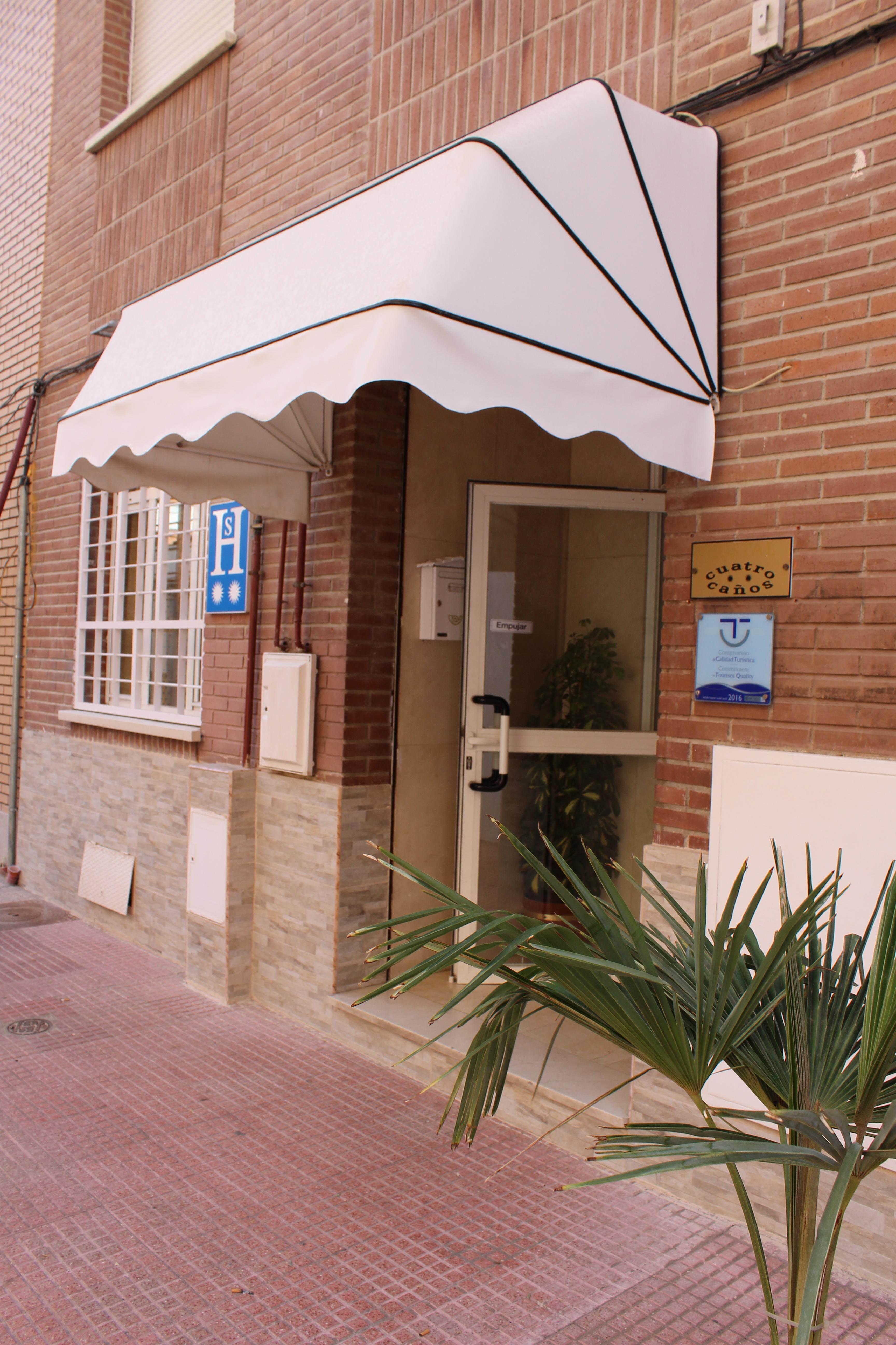Hotel Cuatro Canos Alcala de Henares Exterior photo