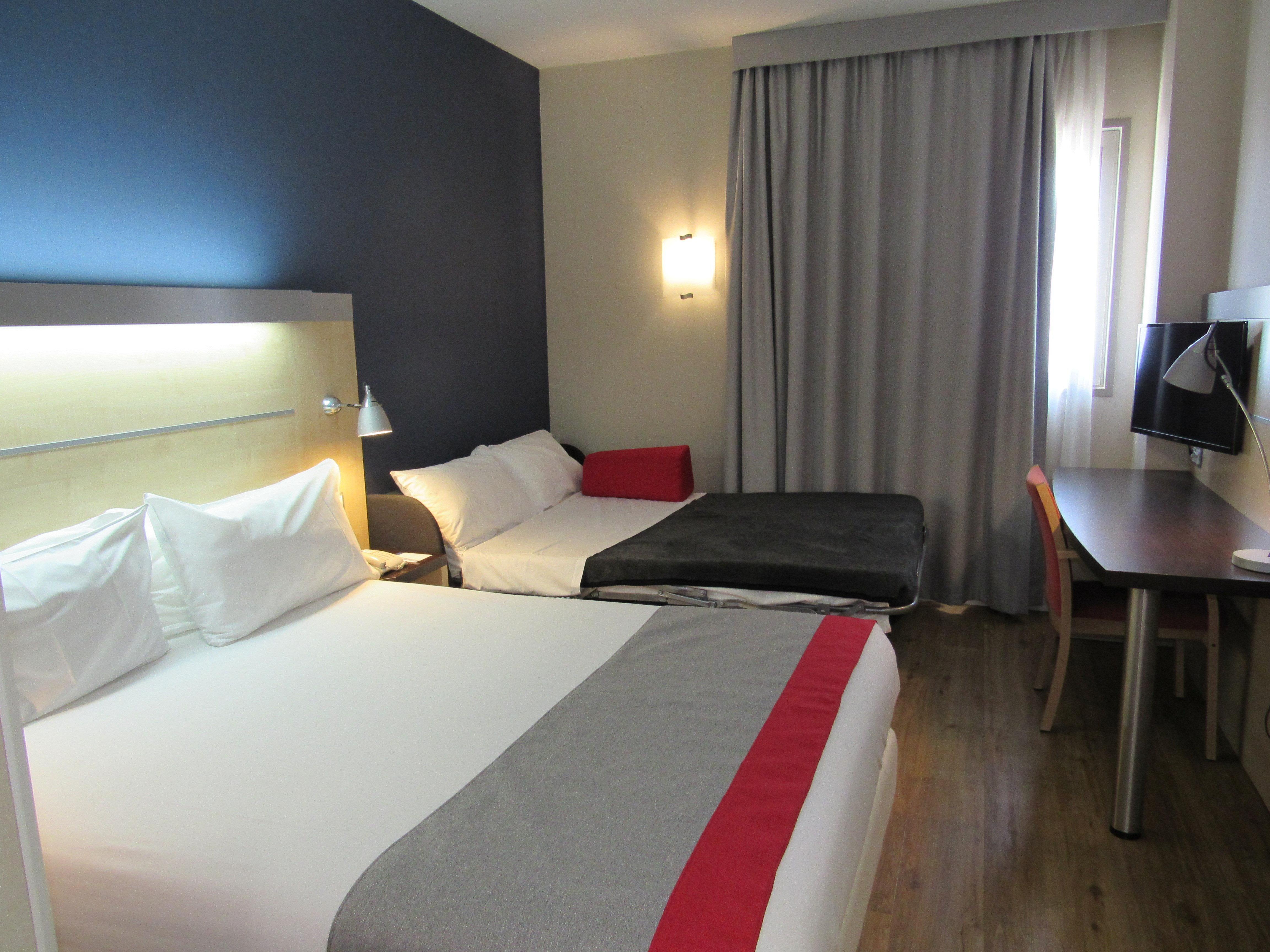 Holiday Inn Express Sant Cugat, An Ihg Hotel Sant Cugat del Valles Exterior photo