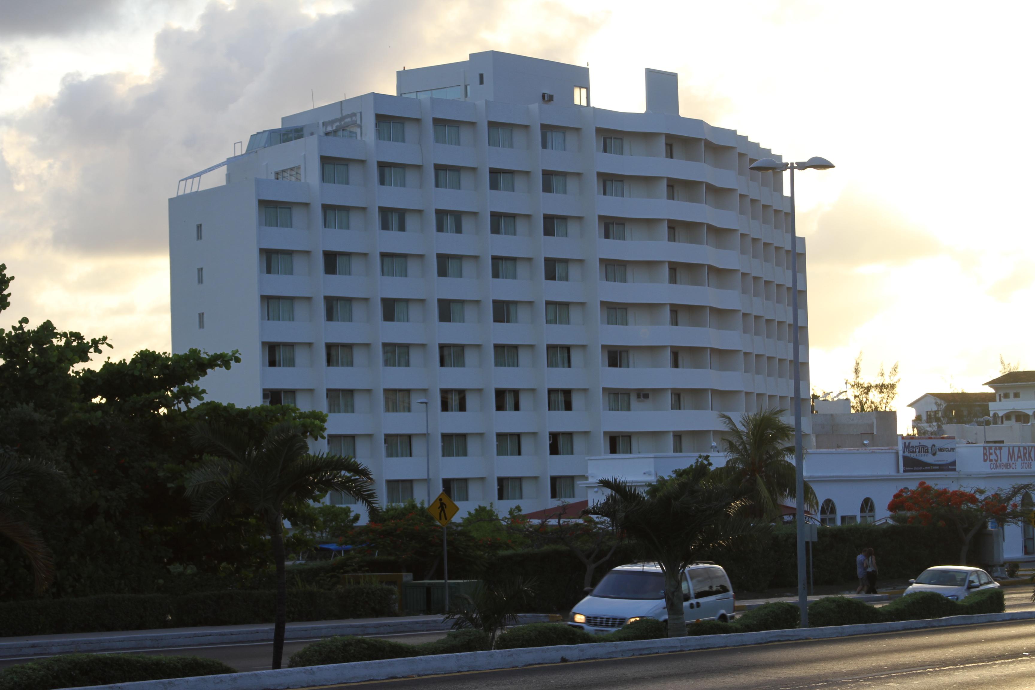 Hotel Calypso Cancun Exterior photo