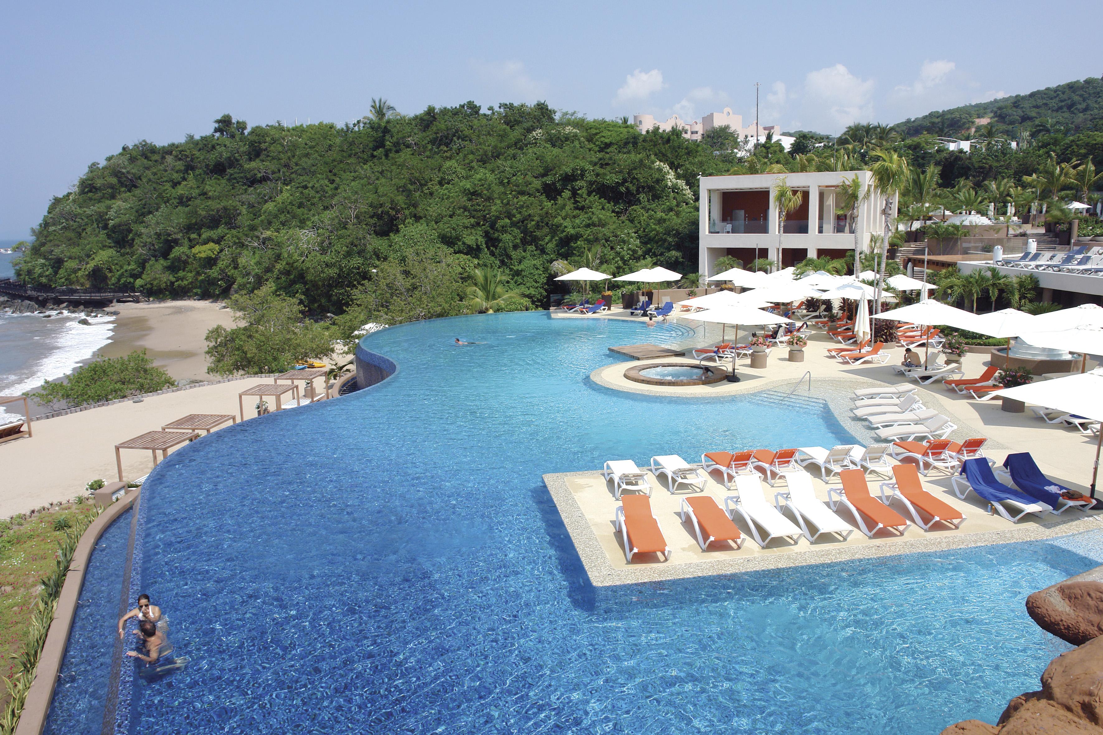 Azul Ixtapa Grand All Inclusive Suites - Spa & Convention Center Exterior photo