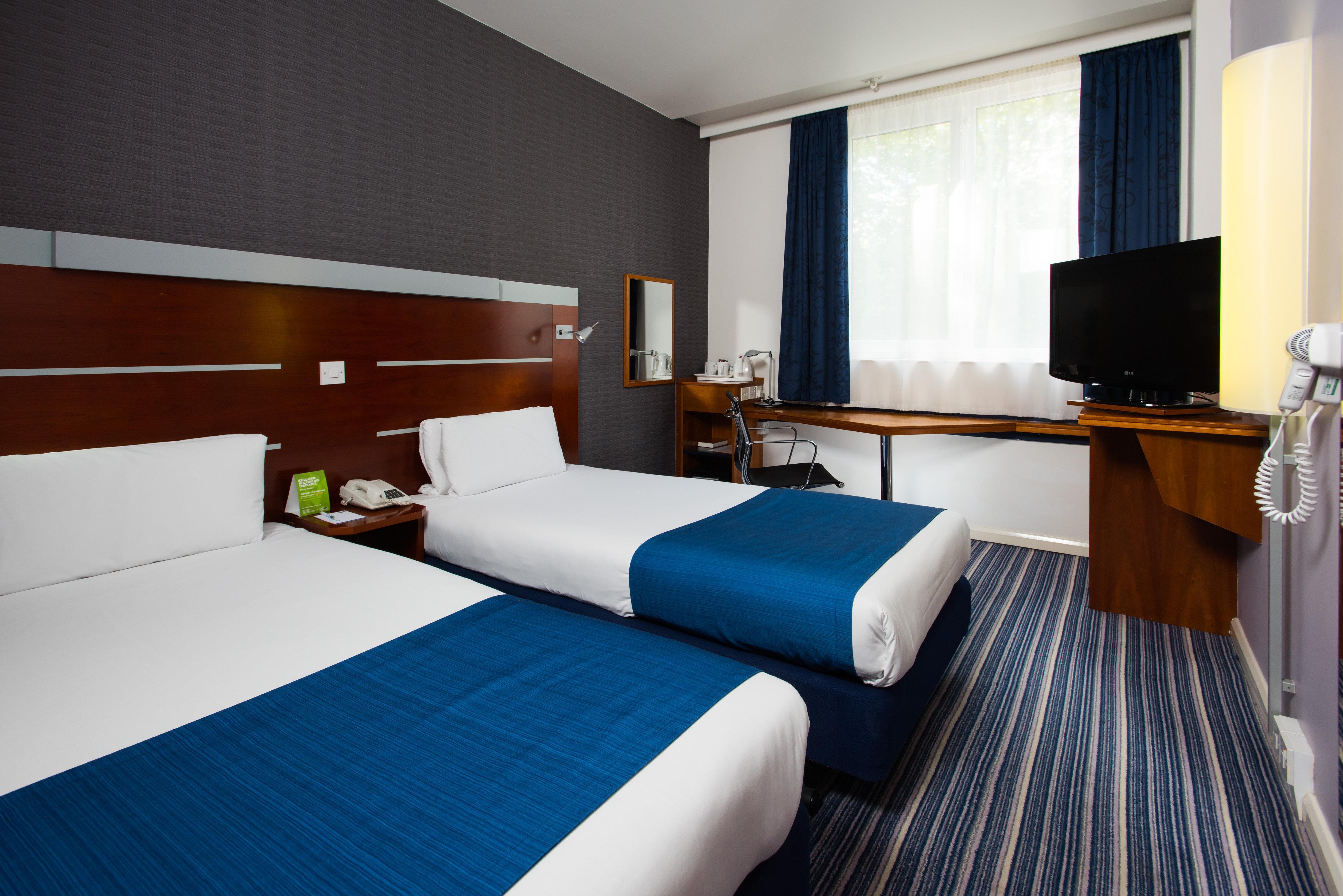 Holiday Inn Express London-Wimbledon-South, An Ihg Hotel Exterior photo