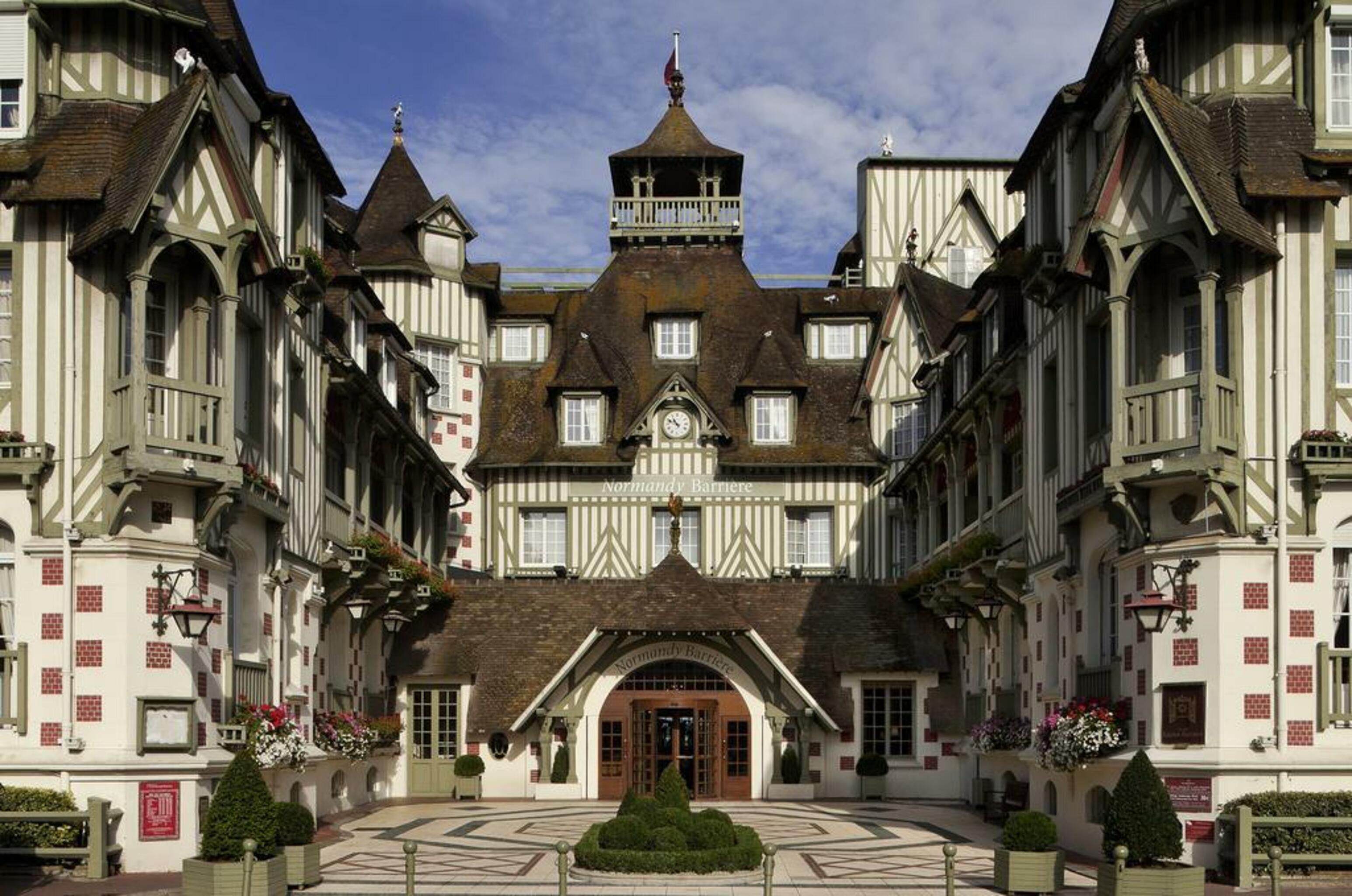 Hotel Barriere Le Normandy Deauville Exterior photo