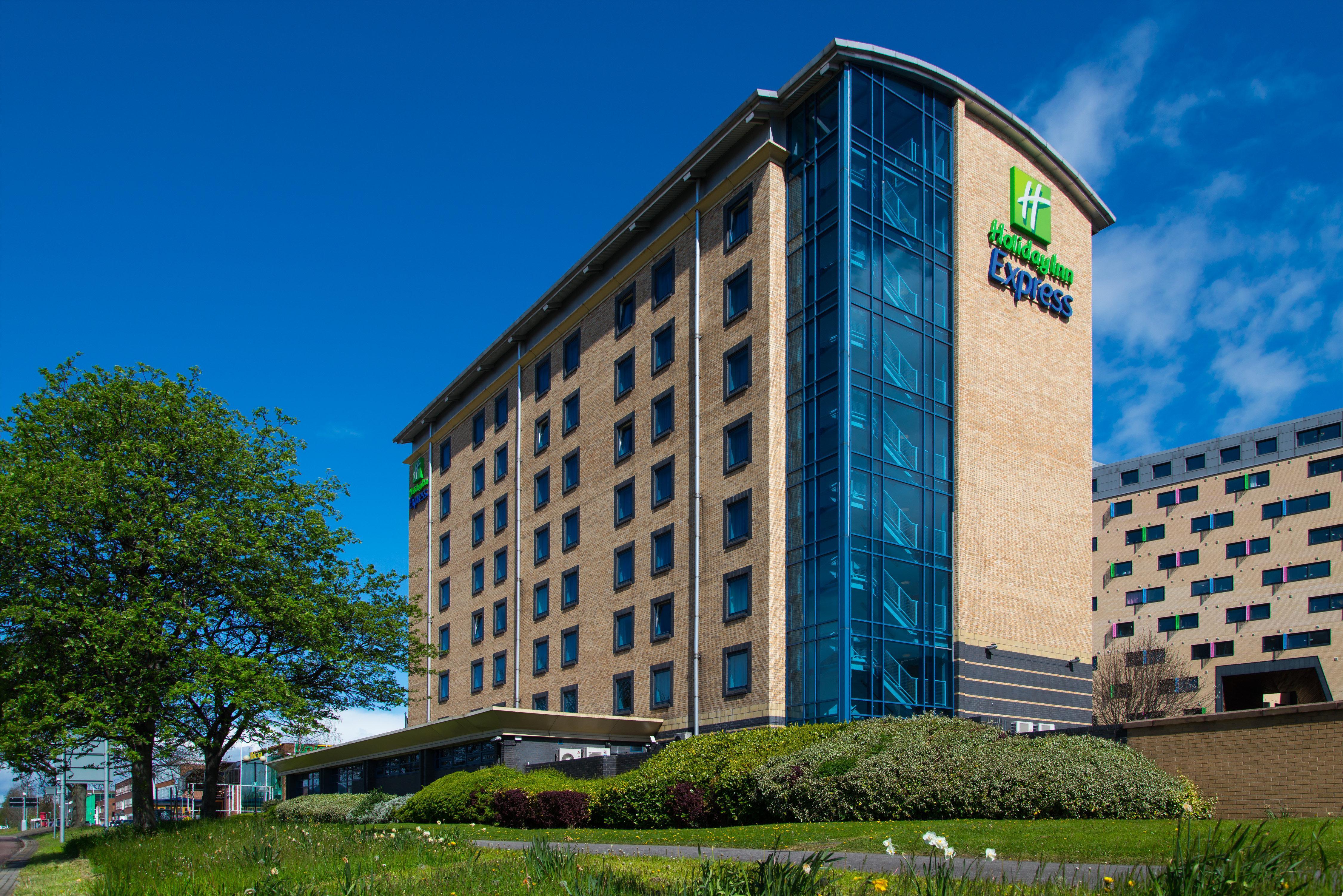 Holiday Inn Express Leeds City Centre, An Ihg Hotel Exterior photo
