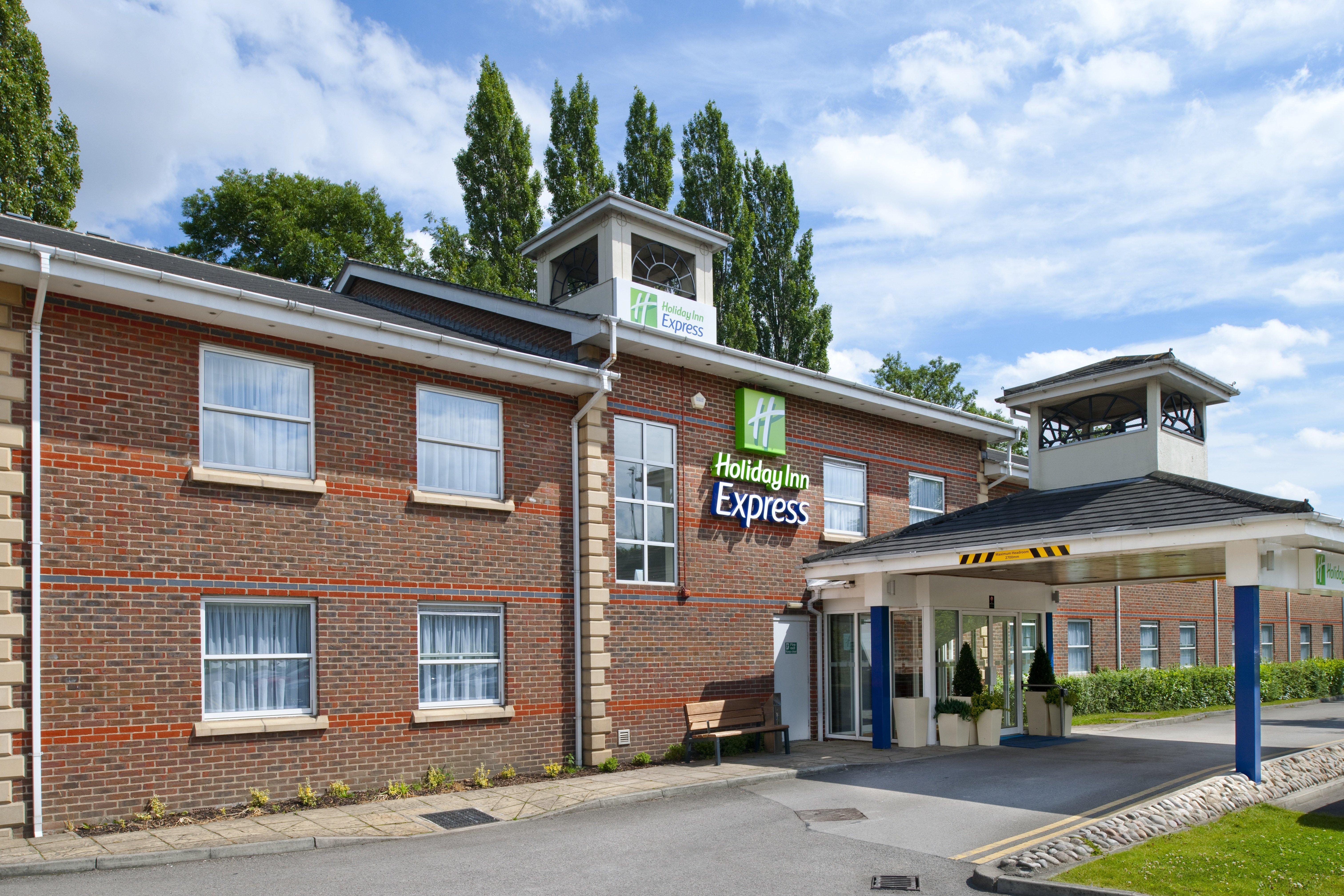 Holiday Inn Express Leeds-East, An Ihg Hotel Leeds  Exterior photo