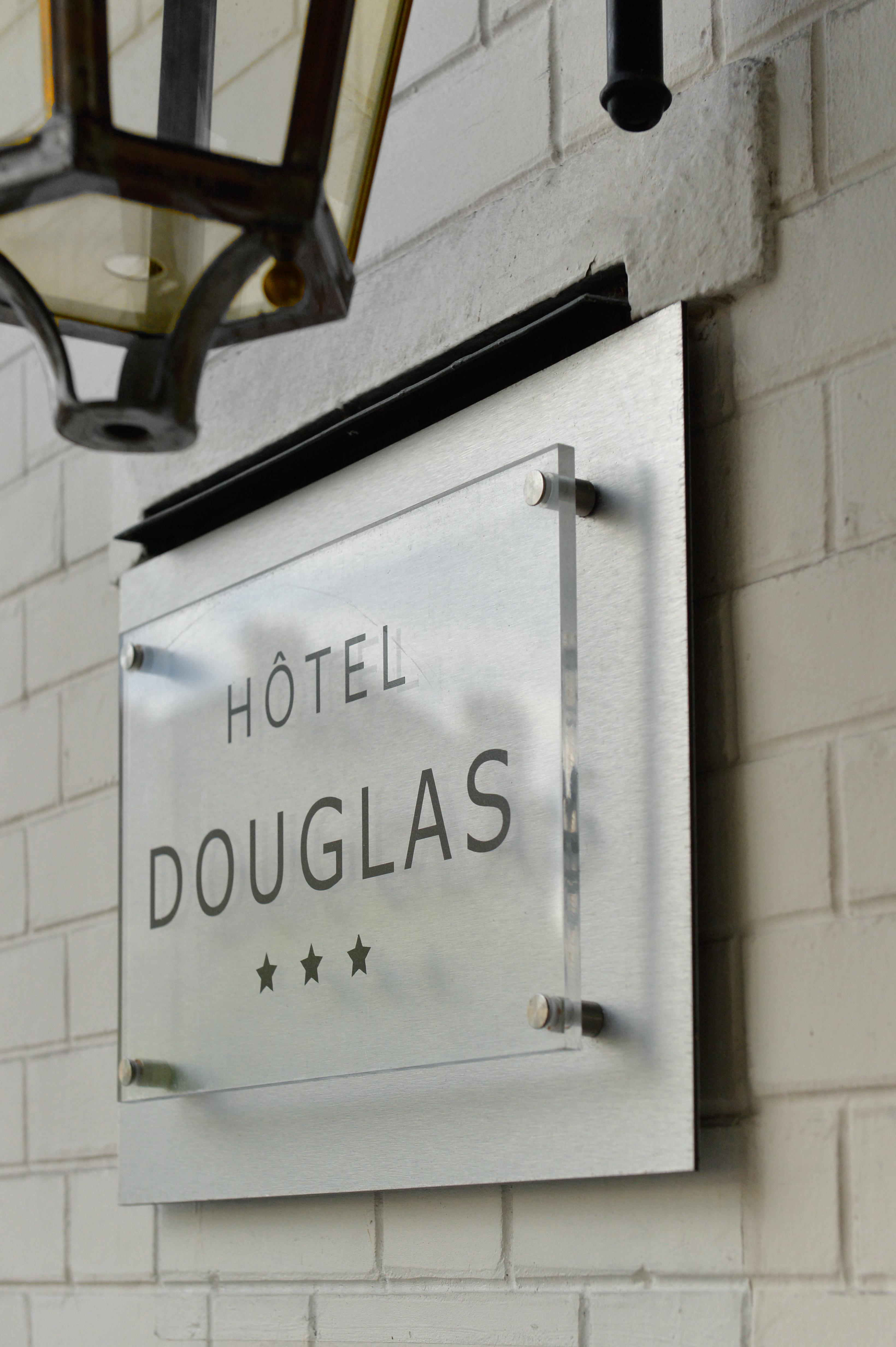 Hotel Douglas Puteaux Exterior photo