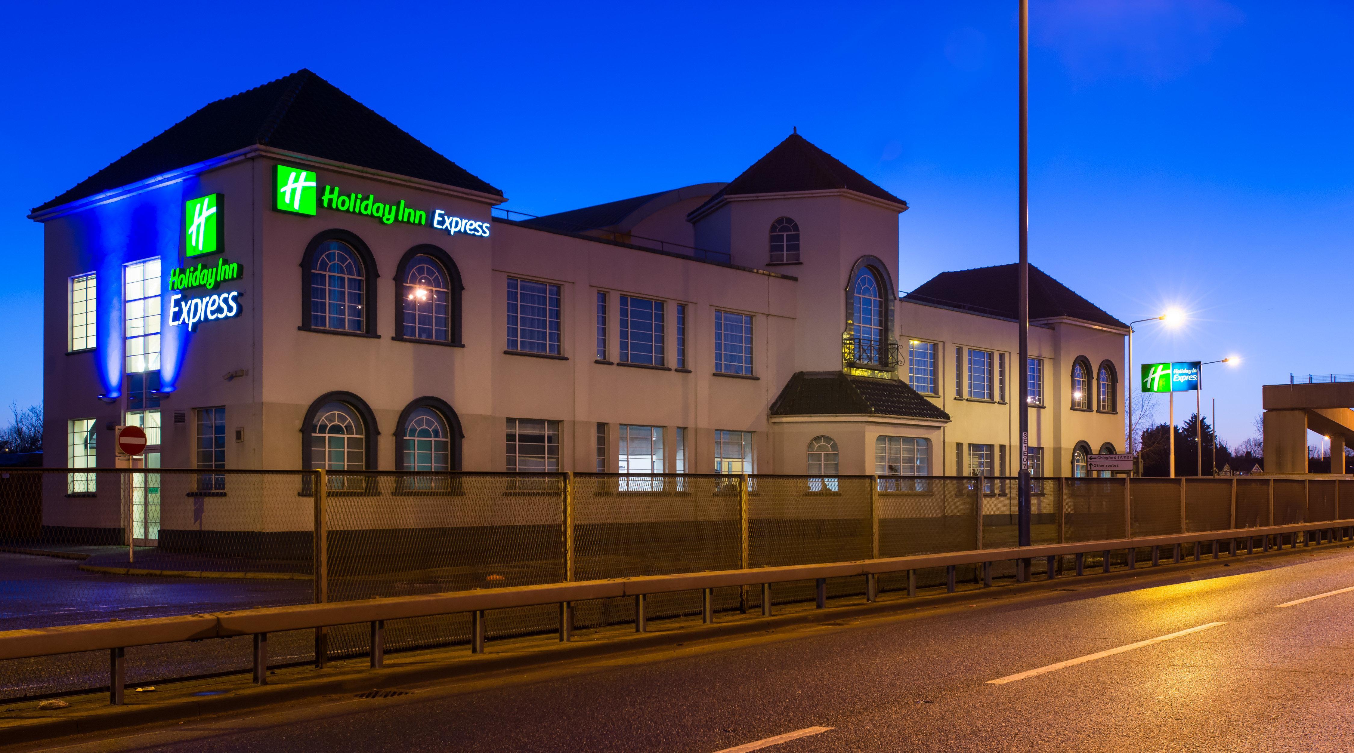 Holiday Inn Express London Chingford, An Ihg Hotel Waltham Forest Exterior photo