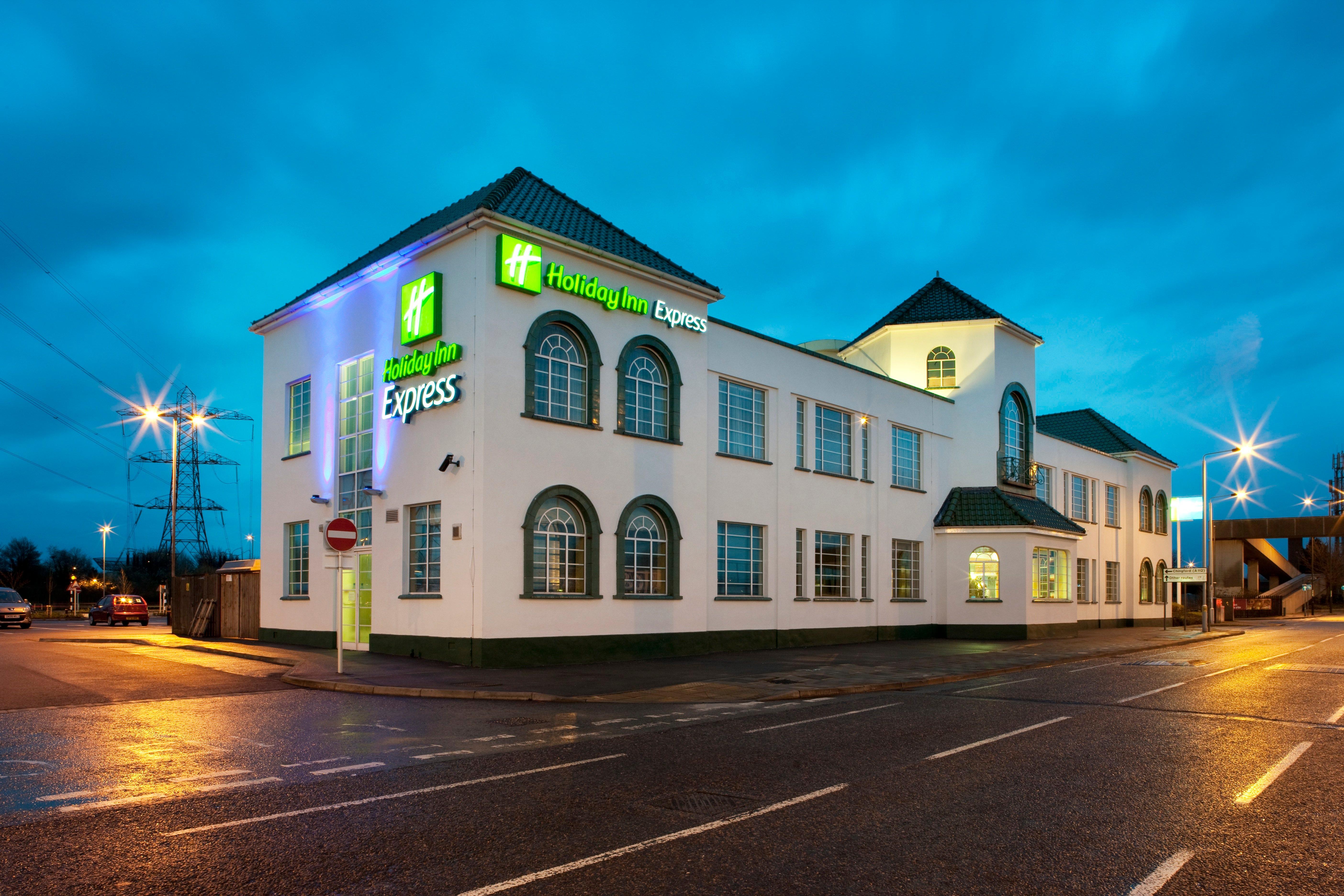 Holiday Inn Express London Chingford, An Ihg Hotel Waltham Forest Exterior photo